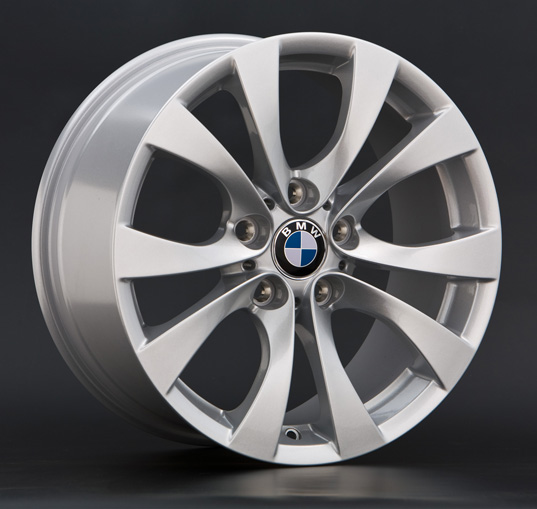 фото диска Replica LA R17 ET43 DIA72,6 PCD:5/120 черный матовый+красный